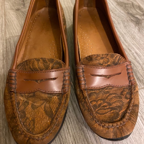 Weejuns suede with lace print loafer - Picture 2 of 5